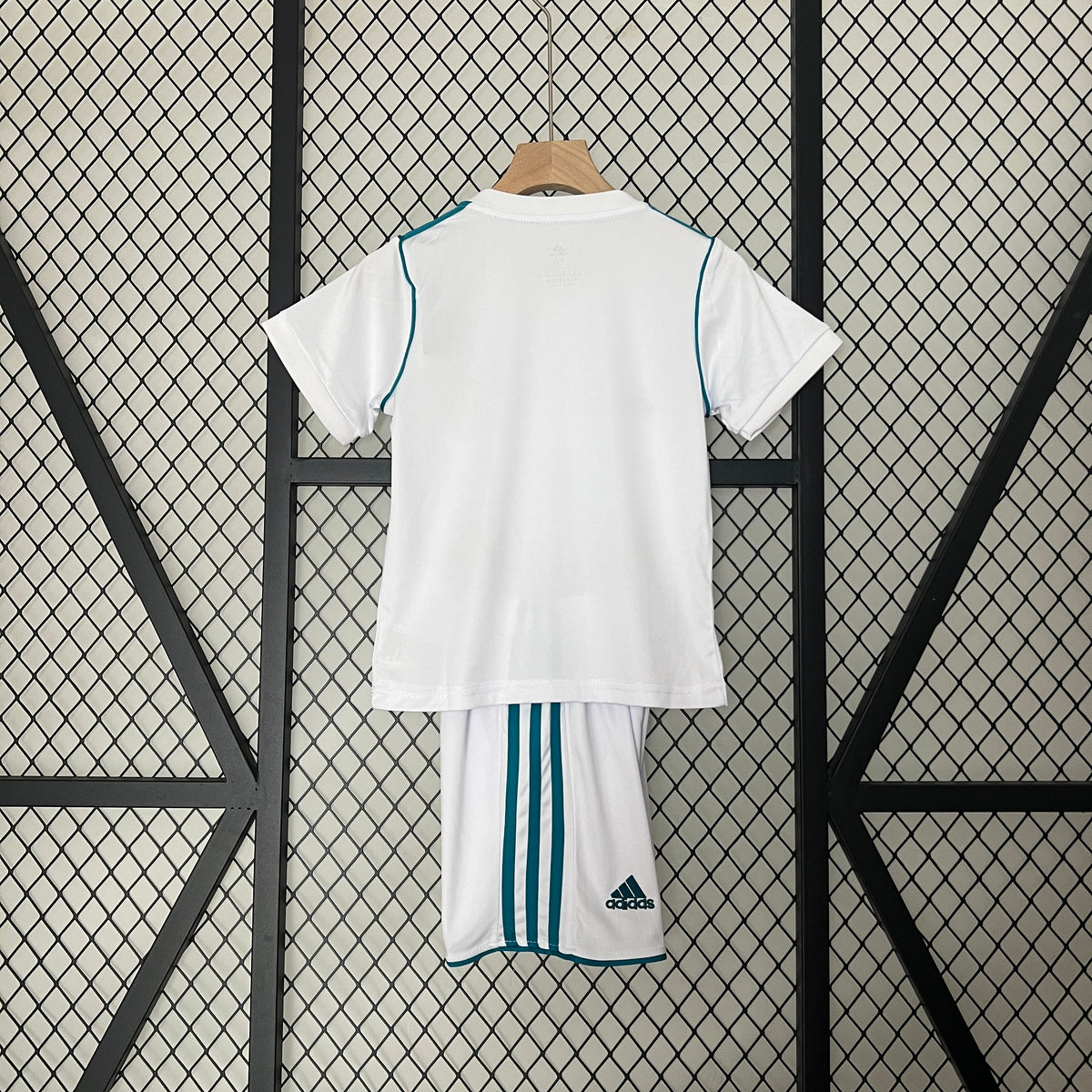 17/18 Retro Real Madrid Home Kids