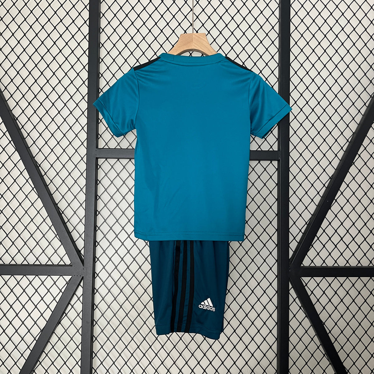 24/25 Kids Real Madrid Home Size Kit