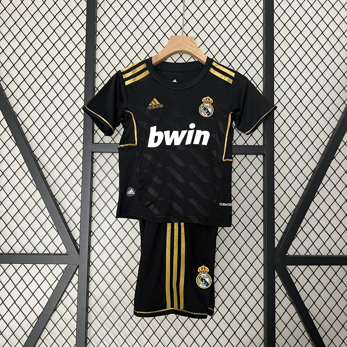 11/12 Kids Retro Real Madrid Away Kit