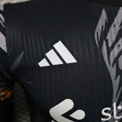 Liverpool “Golden Phoenix” Special Kit